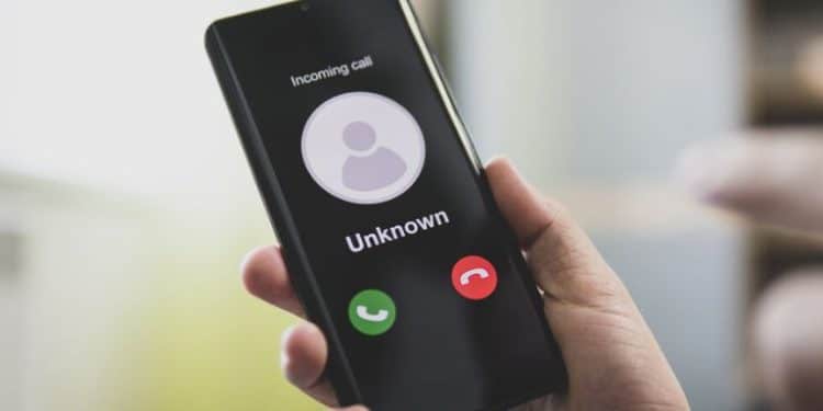 Чатботът, който звъня на цяла България