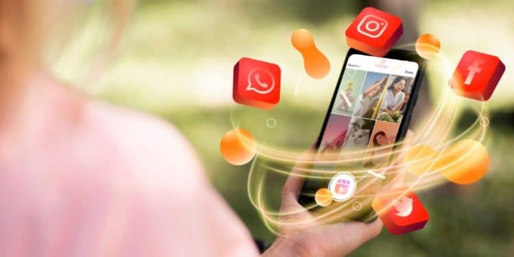 Времето, което хората отделят в социалните медии, достига 876 часа годишно