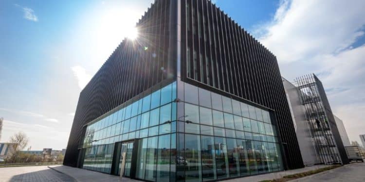 Equinix инвестира 12 млн. във втория си център за данни в България