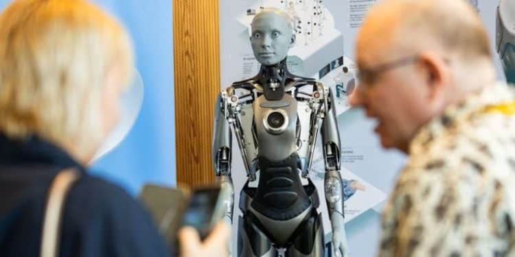 Роботите ни заявяват - няма да ни изместят от работните места