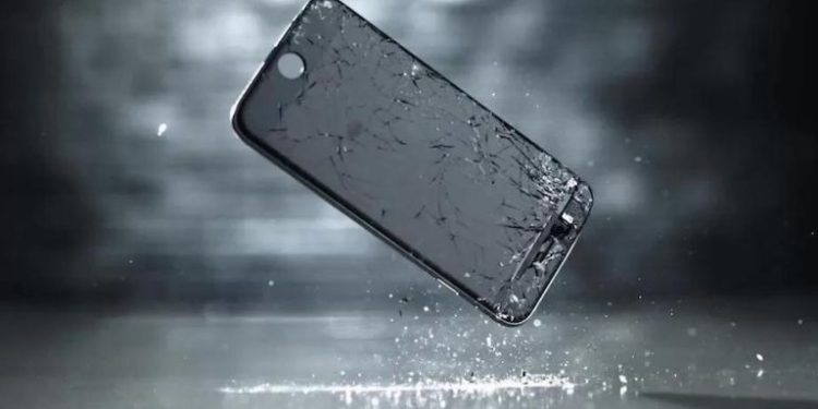 Анализаторите прогнозираха, че до пет години ще се появят смартфони със „самовъзстановяващ се“ дисплеи