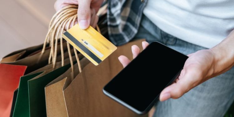 eBay и Amazon събират най-много данни сред приложенията за пазаруване 1 eBay и Amazon събират най-много данни сред приложенията за пазаруване