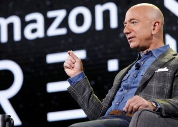 Джеф Безос продава акции на Amazon за 2 млрд. долара