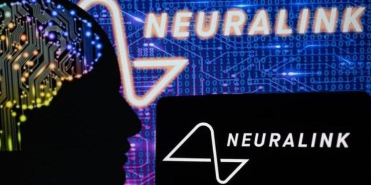 Първият пациент на Neuralink вече управлява компютърна мишка с мисълта си