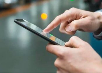 Мобилните оператори ще продължат да ни таксуват за разговори между страните от ЕС