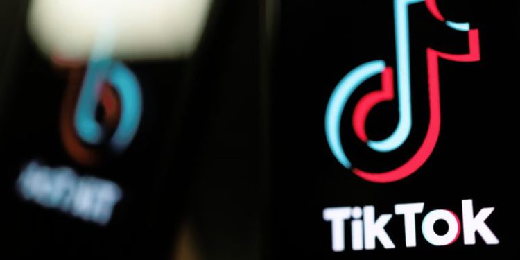 ЕС започва официално разследване на TikTok: открити са нарушения 1 ЕС започва официално разследване на TikTok във връзка с възможни нарушения на онлайн съдържанието