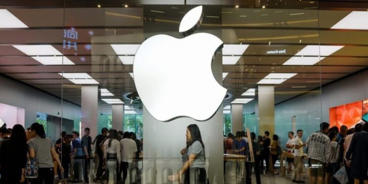 Apple отваря нов магазин в Китай в опит да засили продажбите на iPhone