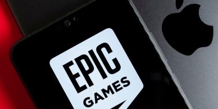 Apple отстъпва в спора с Epic и разрешава връщането на Fortnite на своите устройства