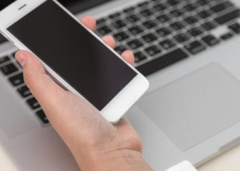 Apple с обвинения от страна на САЩ за монопол на пазара на смартфони