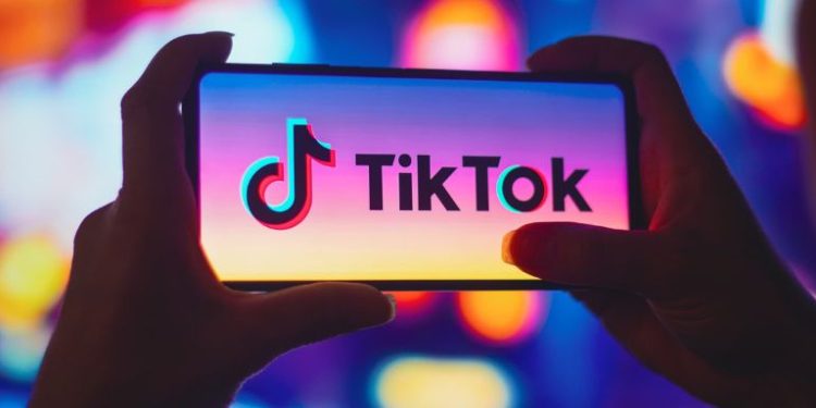 TikTok започва битка за оцеляване в САЩ с милионна рекламна кампания