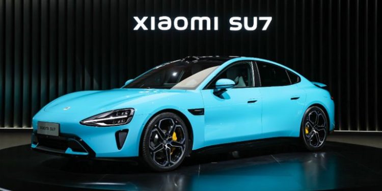 Xiaomi започва доставките на своя първи електрически автомобил SU7 този месец